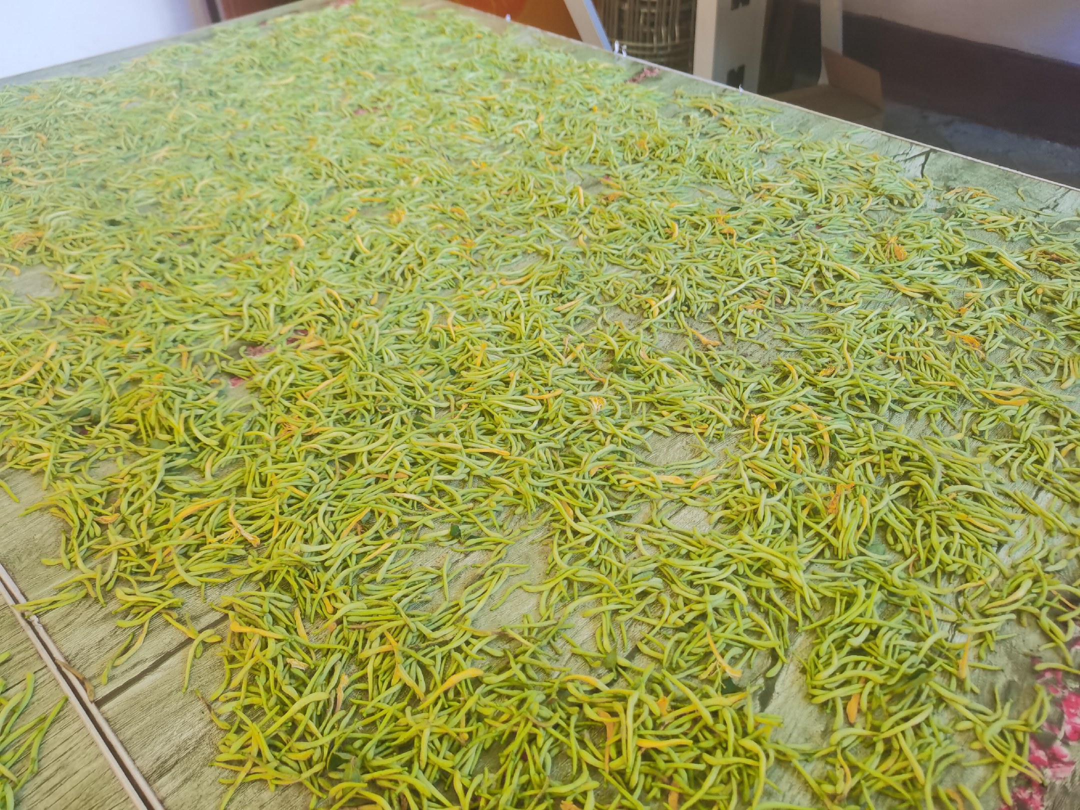 丹桂堂丹桂花鲜花与干花对比图,展示其色泽与形态变化 丹桂鲜花与干花对比图