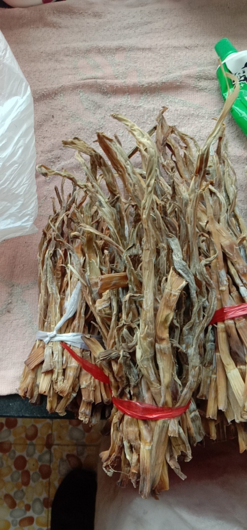 小笋干，竹林小干笋，是太阳晒干的笋干，电烤干的笋干。