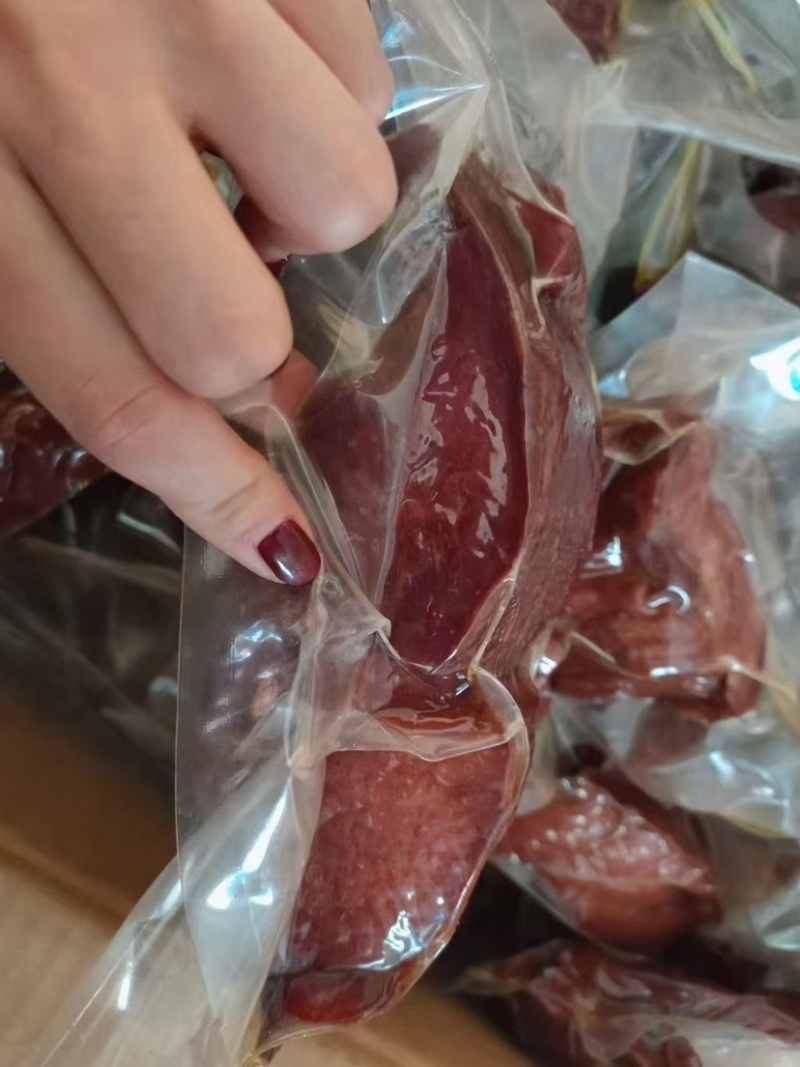 全熟酱肉，五香和麻辣味，一斤一袋，开袋即食