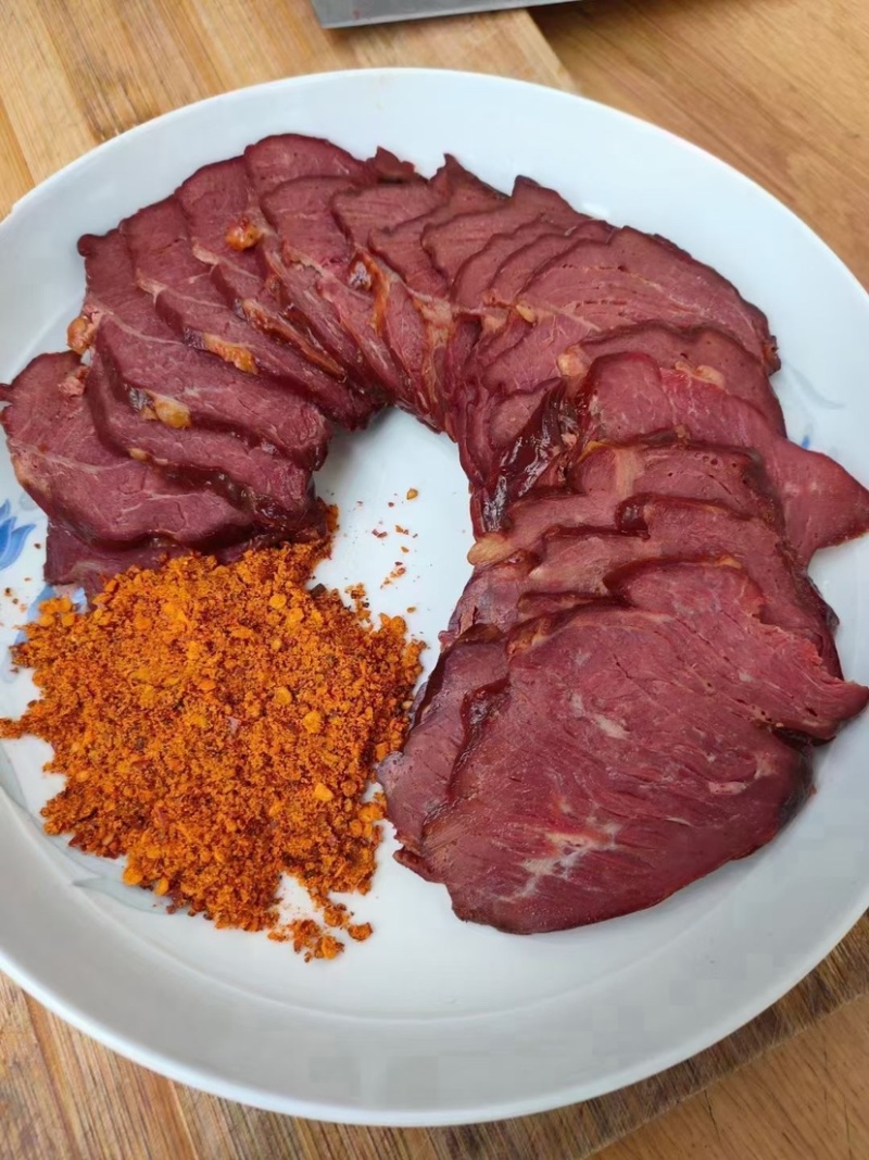 全熟酱肉，五香和麻辣味，一斤一袋，开袋即食