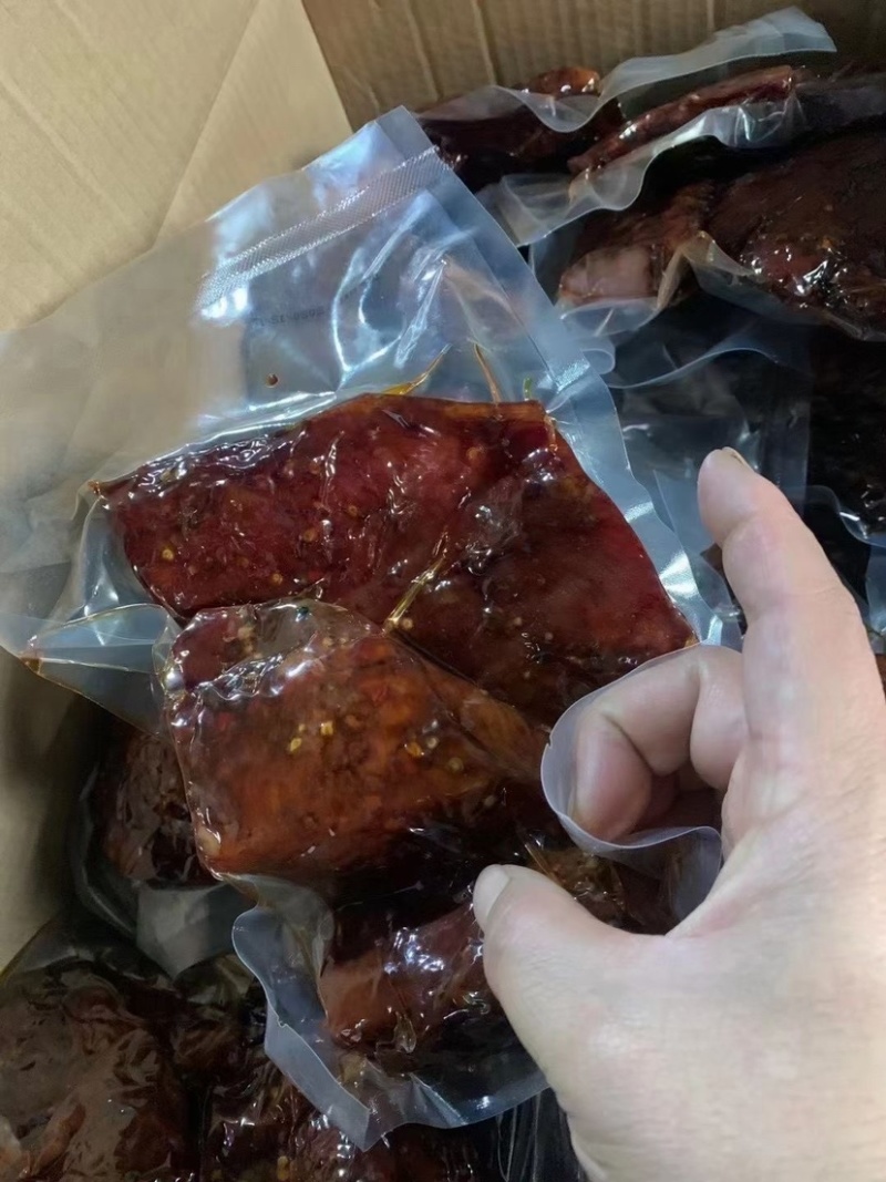 全熟酱肉，五香和麻辣味，一斤一袋，开袋即食