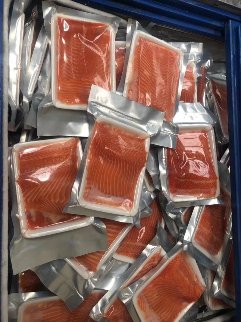 冰鲜三文鱼，现要现切，一块去皮去边角料400克，保证新鲜