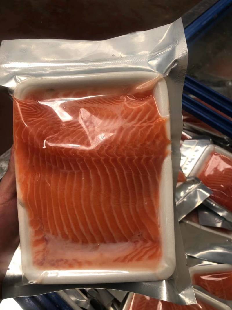 冰鲜三文鱼，现要现切，一块去皮去边角料400克，保证新鲜