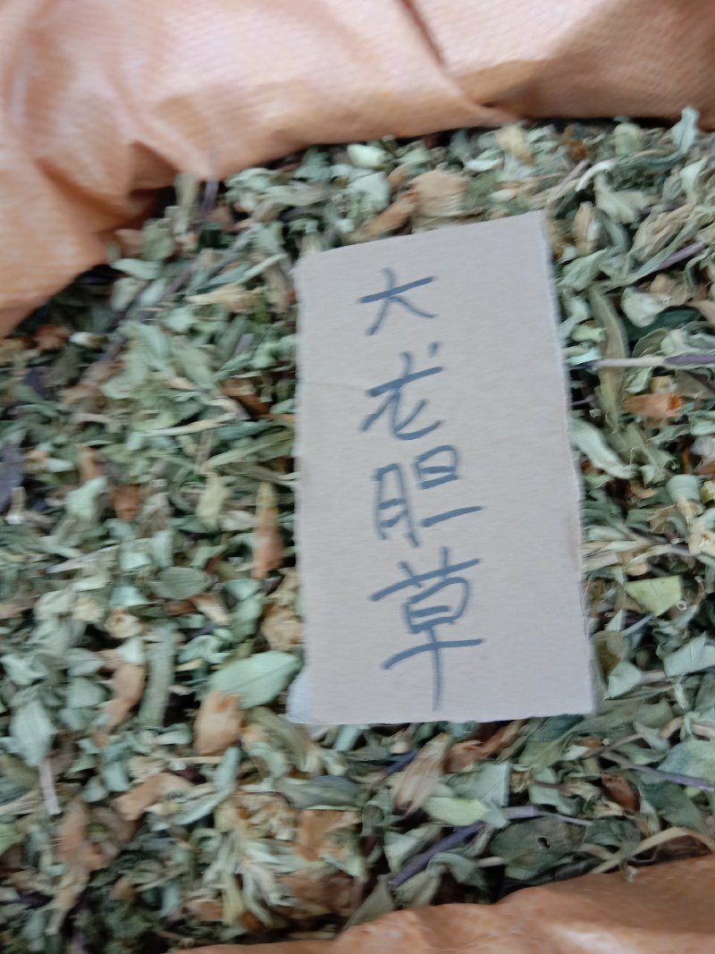 龙胆草，紫花红花有货，切段没切有货，色青量大从优！