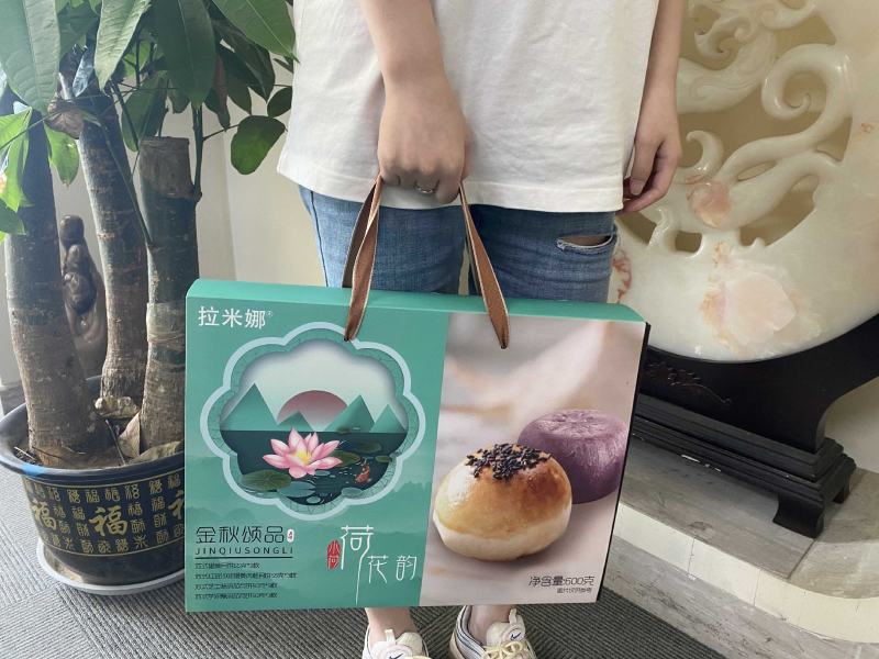 拉米娜流芯礼盒月饼一盒600克12块月饼四种口味
