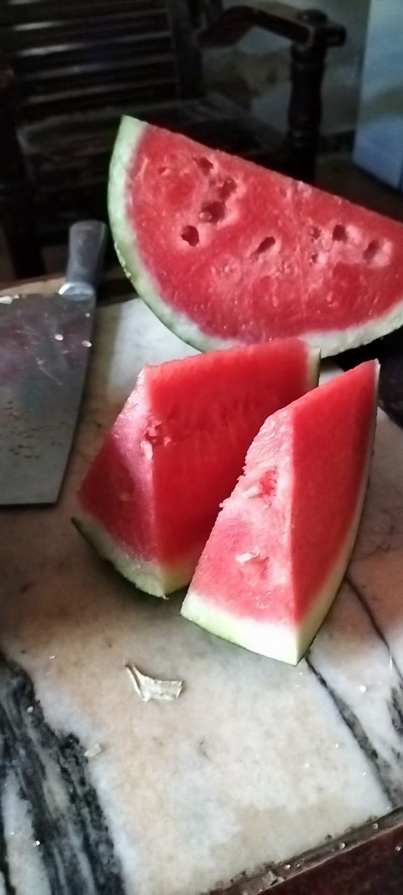 龙卷风西瓜火热供应，协助装货，品质保证。耐运输