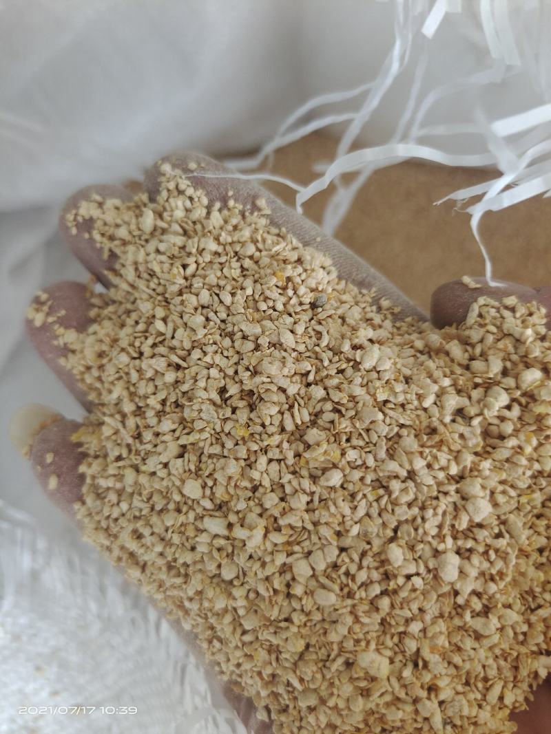 麸皮小料营养成分高，适合鸡鸭鹅猪牛羊养殖添加使用价格低