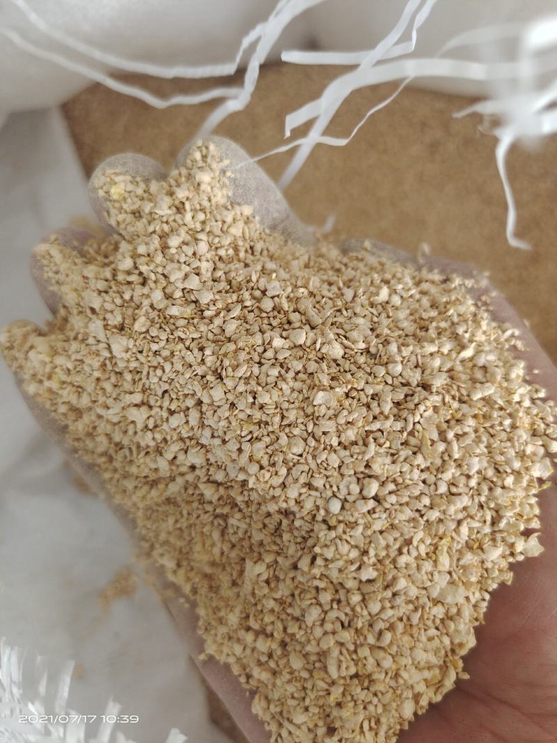 麸皮小料营养成分高，适合鸡鸭鹅猪牛羊养殖添加使用价格低