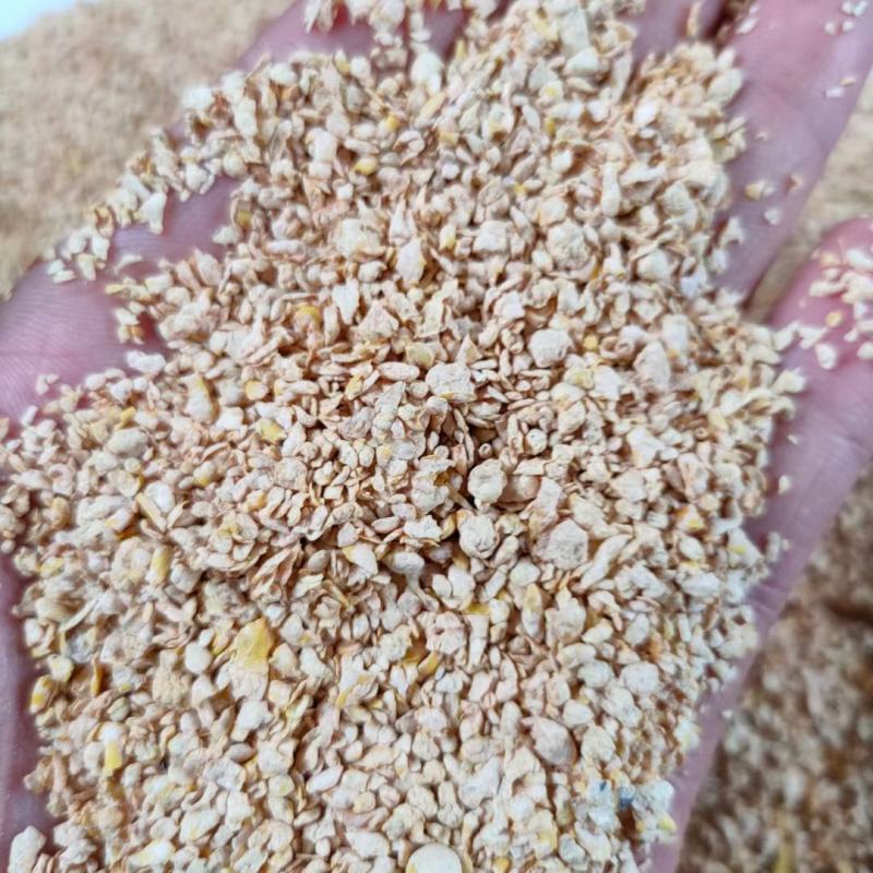 麸皮小料营养成分高，适合鸡鸭鹅猪牛羊养殖添加使用价格低