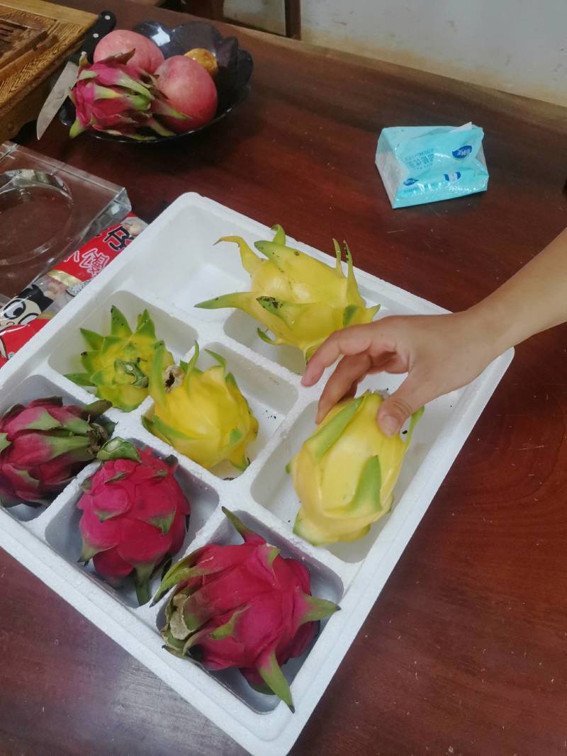 云南石屏精品红心火龙果对接各大商场超市，工厂加工电商平台