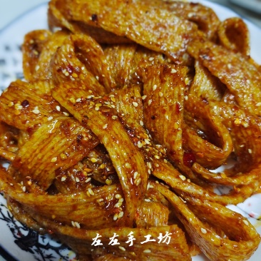 纯手工辣条无任何添加剂花生油蒸面菜籽油熬辣椒油可拿样品尝
