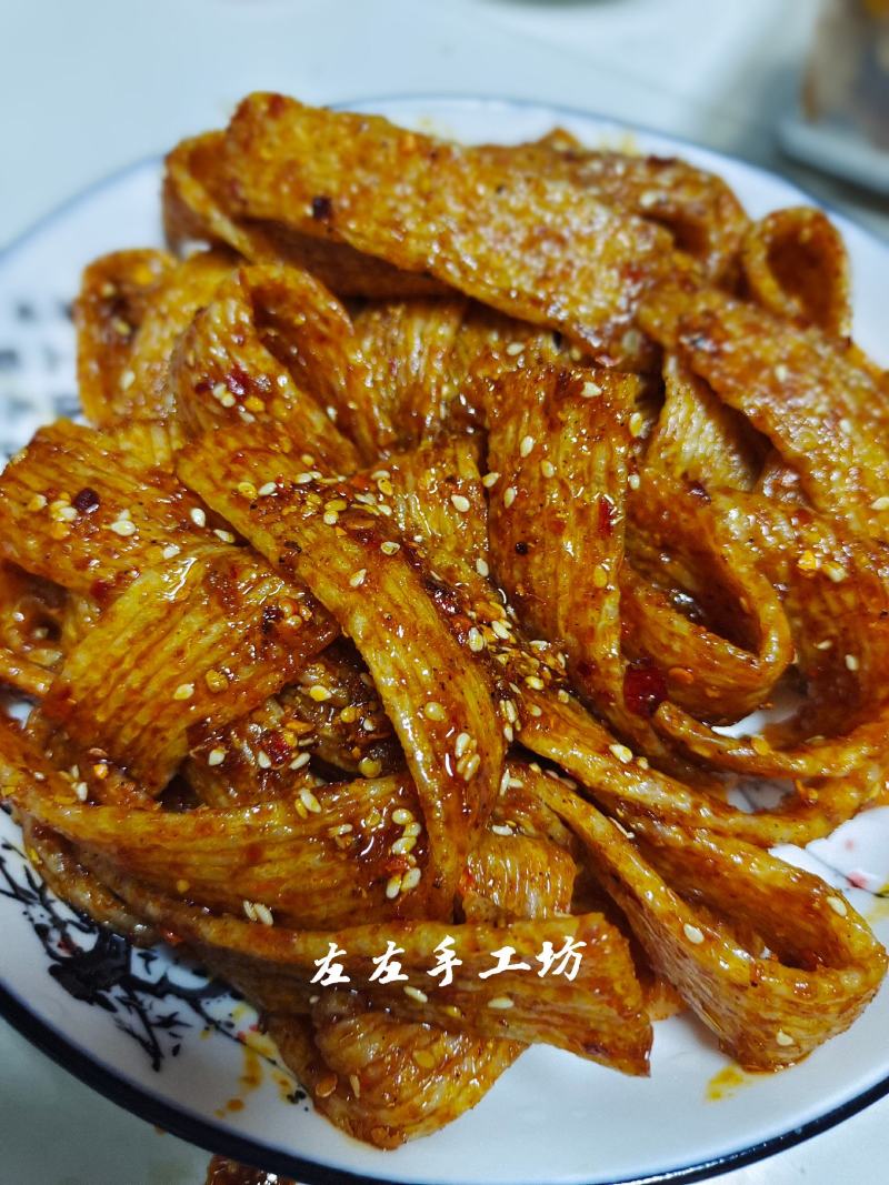 纯手工辣条无任何添加剂花生油蒸面菜籽油熬辣椒油可拿样品尝