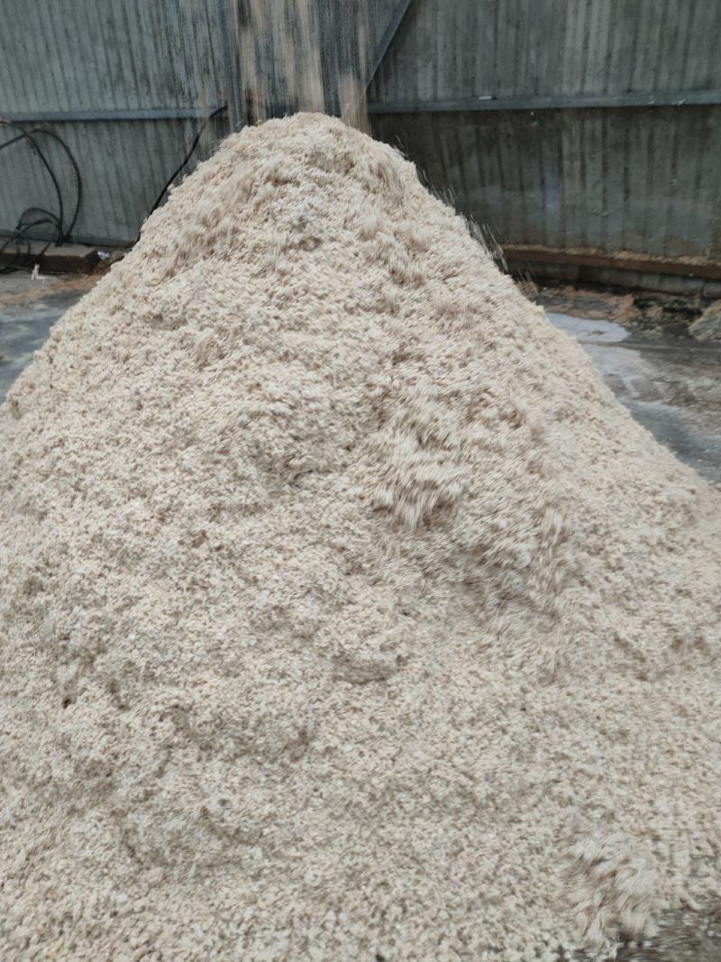 销售牛羊猪鹅生玉米饲料，产品口味香甜适口性好，可以长期储