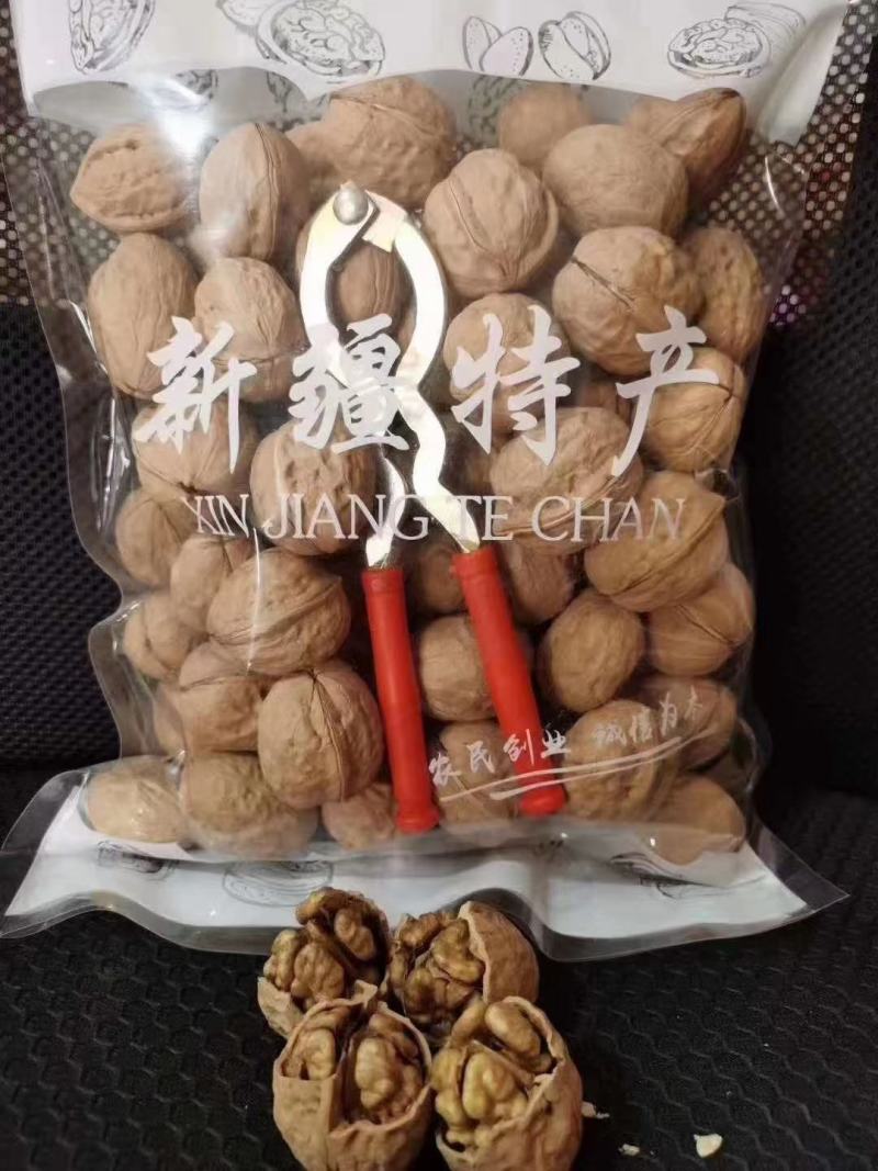 精品2斤装新疆薄皮核桃（送核桃夹子）产自喀什叶城县