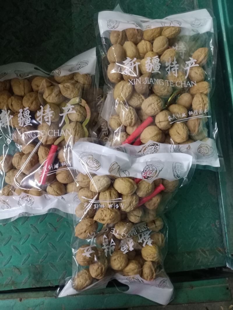 精品2斤装新疆薄皮核桃（送核桃夹子）产自喀什叶城县