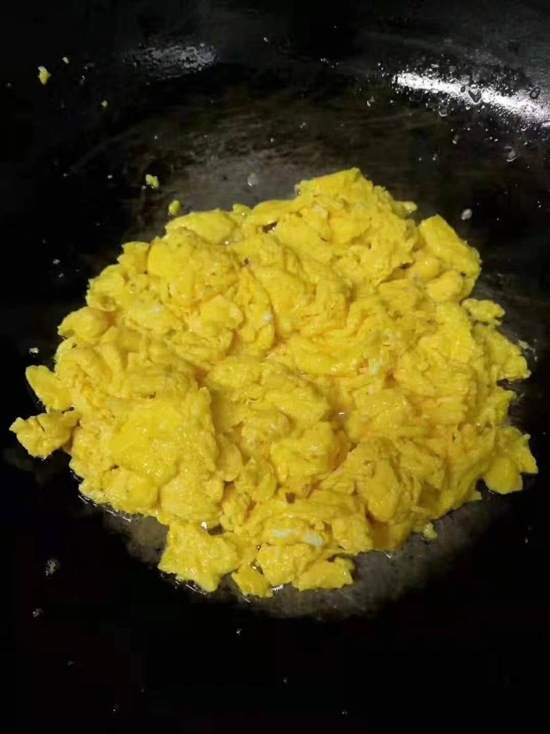 散养土鸡蛋，蒸煮炒金黄色，口感香甜。