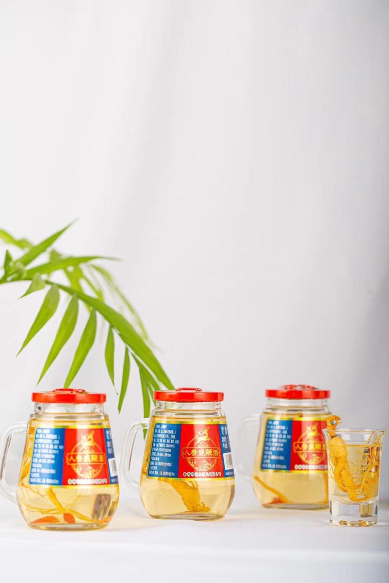 人参鹿鞭酒，长白山人参鹿鞭酒。