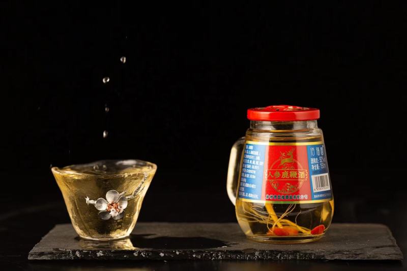 人参鹿鞭酒，长白山人参鹿鞭酒。