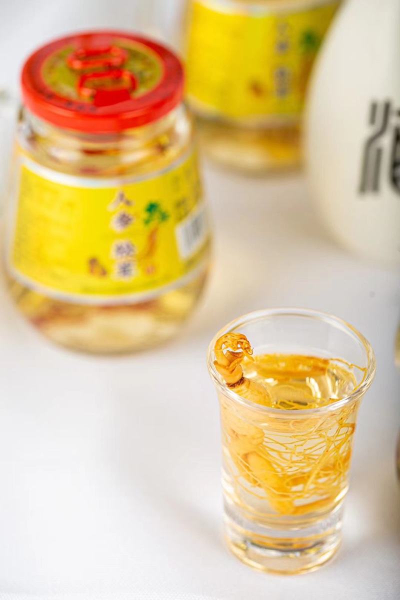 滋补酒人参松茸酒，长白山人参松茸酒