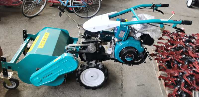 碎草机小型秸秆还田机果园除草机四驱柴油汽油家用手扶式灭茬