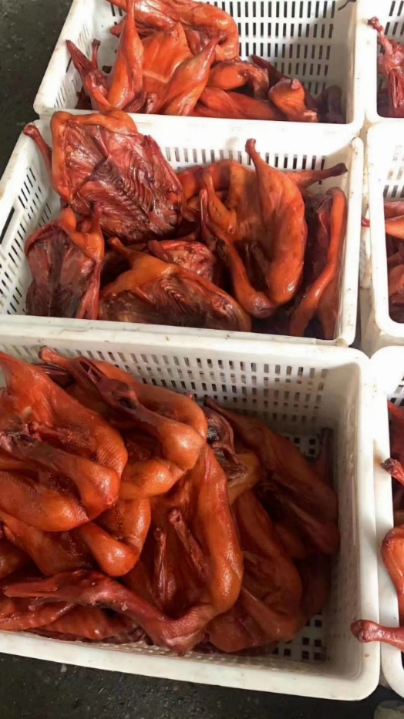 板鸭麻辣味跑江湖地摊卤板鸭饭腊味年货整只批发柴火烟熏板鸭