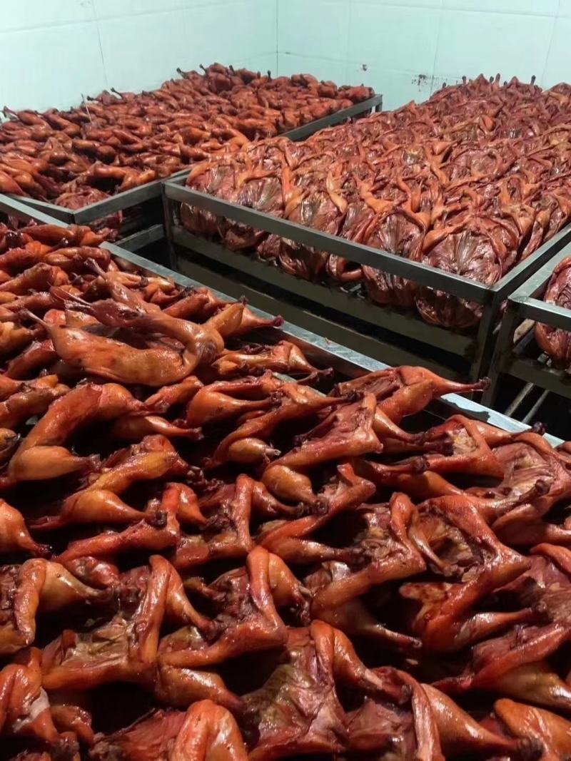板鸭麻辣味跑江湖地摊卤板鸭饭腊味年货整只批发柴火烟熏板鸭