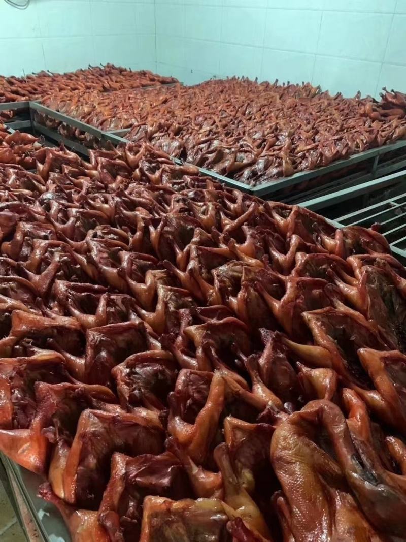 板鸭麻辣味跑江湖地摊卤板鸭饭腊味年货整只批发柴火烟熏板鸭
