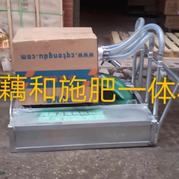 新型挖藕施肥一体机，这款机器他是漂浮式挖藕机优点重量轻