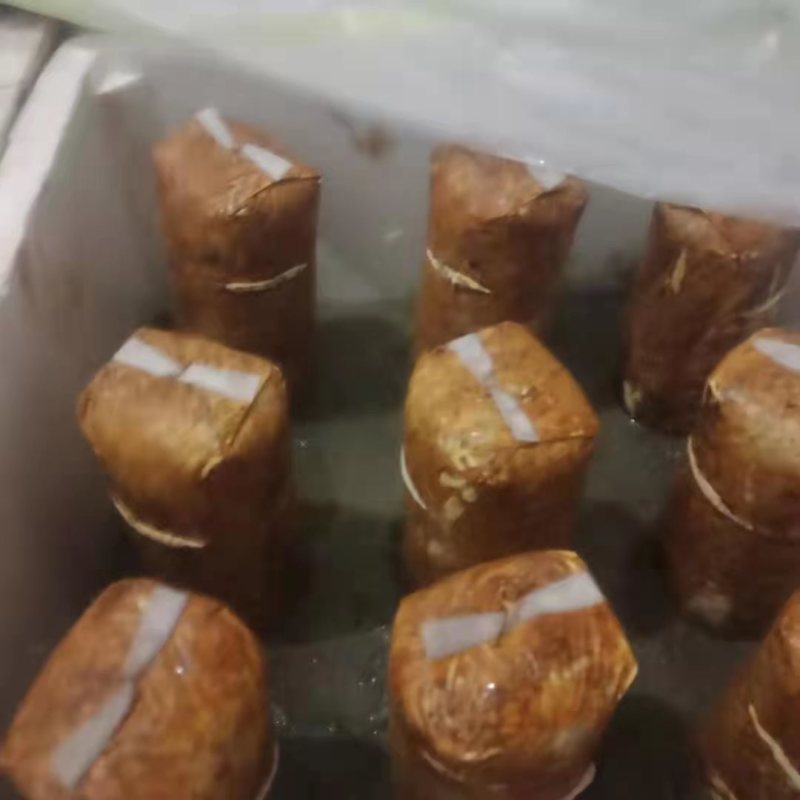 桑黄菌:主要以红桑木为原料做的菌包，药用价值比较好