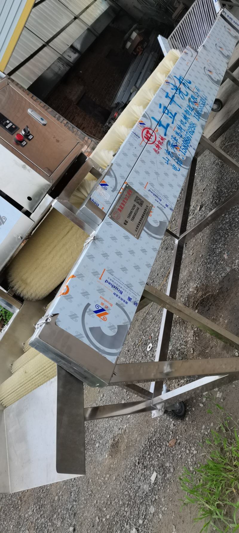 土豆水洗机〈本机采用国内专用刷丝清洗抛光
