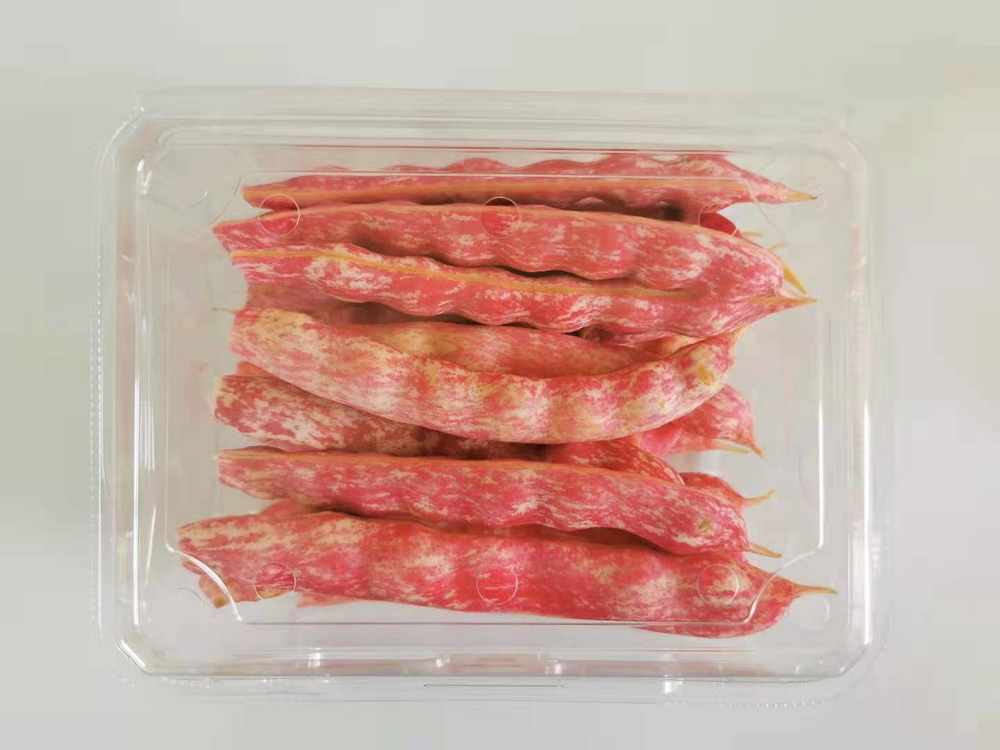 腌制过程中的豆角装罐图