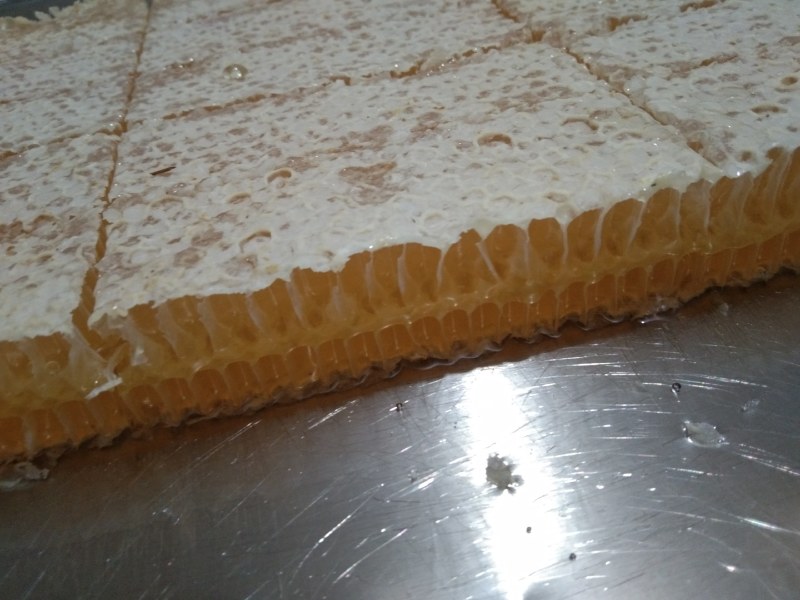 2021年新整张巢蜜，荆条蜜新脾，封盖好，重量足，