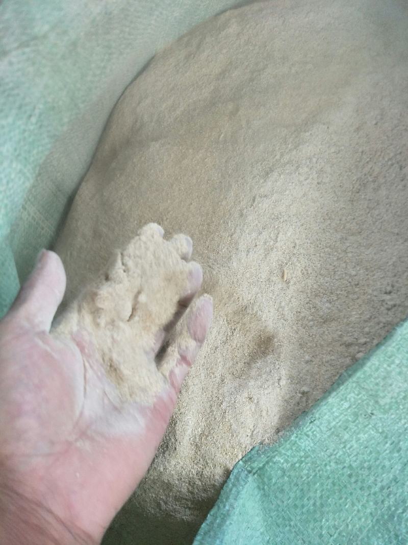 糠，统糠，统糠，稻壳粉碎出来的，非常细，风可以吹走