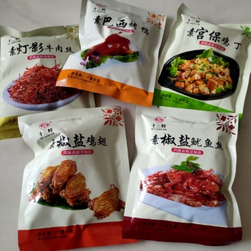 厂家一件代发网红辣条豆干豆卷怀旧小吃香辣豆皮豆卷批发