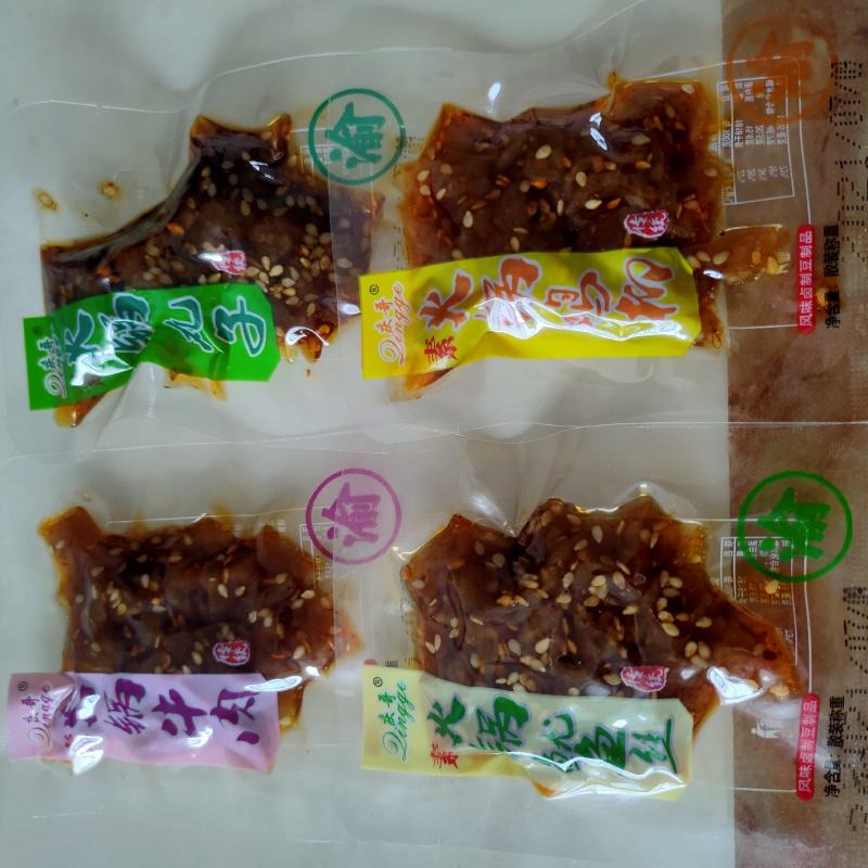 厂家一件代发网红辣条豆干豆卷怀旧小吃香辣豆皮豆卷批发
