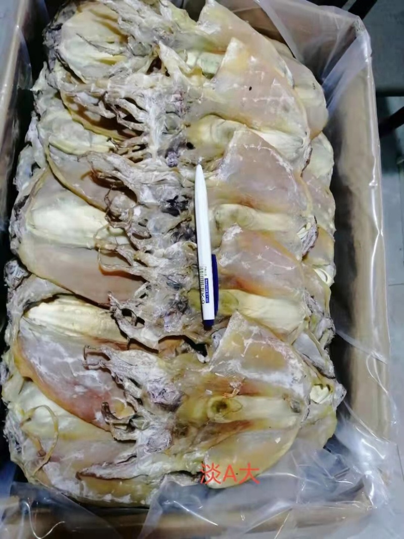 浙江墨鱼产地直销鲜度好的原料晒制而成。7-8头一斤