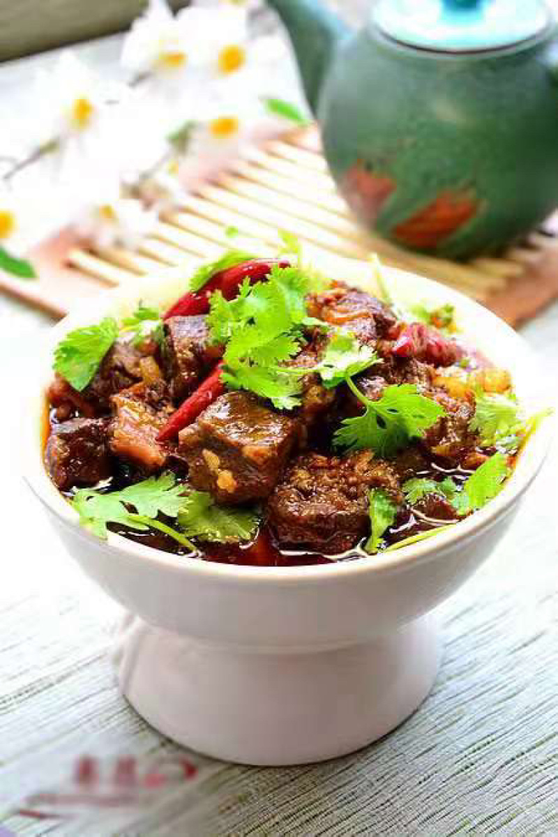 红烧牛肉，以优质产品为原料，精心烹饪而成！