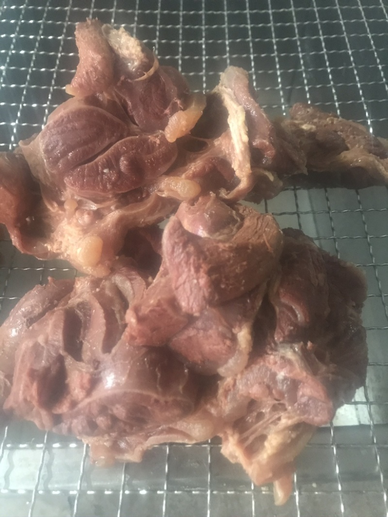 酱牛健，以优质产品为原料传统工艺制作而成，无任何添加！