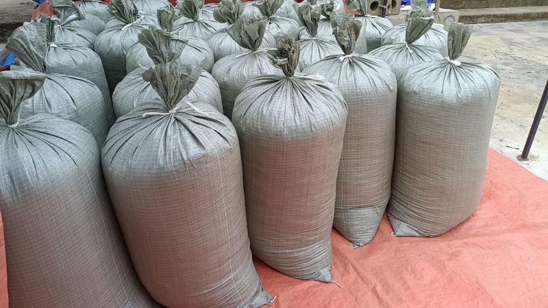 压块青储饲料牛羊畜牧草饲料优质牧草巨菌草青储草料