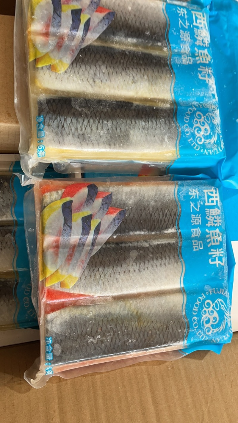 西鳞鱼籽海鲜日本寿司刺身料理生鱼片希鲮鱼籽