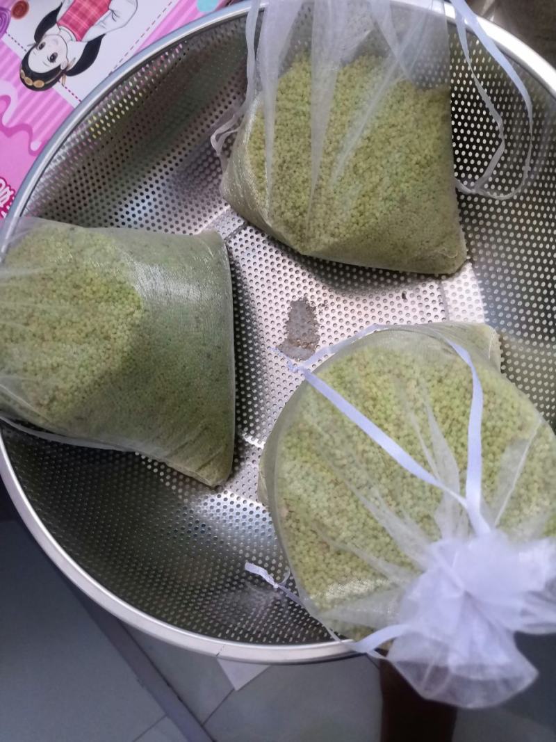 欢迎预订4-5-6-7-8月份的虫卵。专业养殖豆虫（豆丹