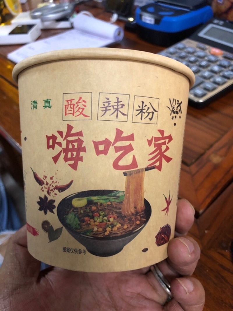 嗨吃家酸辣粉一箱6桶超级性价比