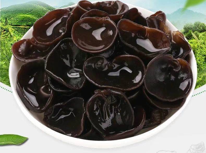 一盘香气扑鼻的黑木耳蒸瘦肉,色泽诱人,食材新鲜 黑木耳蒸瘦肉成品图