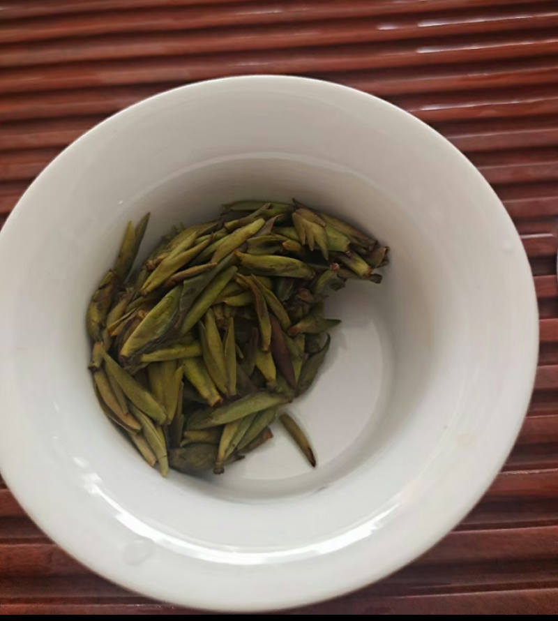 野生芽苞茶叶