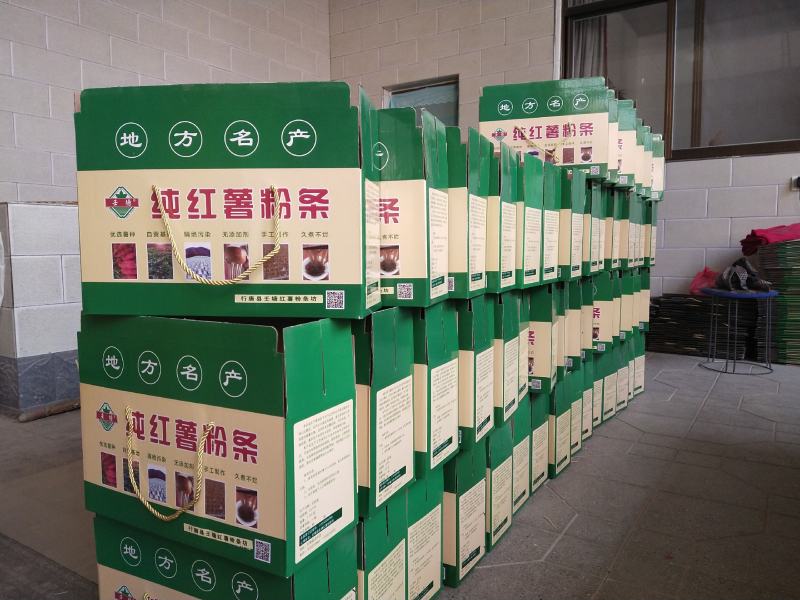 壬塘粉条色泽晶亮剔透，口感劲道爽滑，耐炖耐泡，回锅不烂，