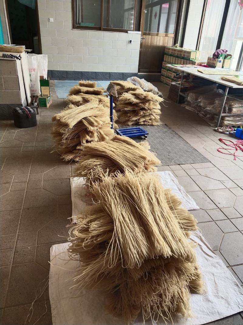 壬塘粉条色泽晶亮剔透，口感劲道爽滑，耐炖耐泡，回锅不烂，