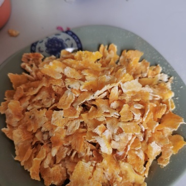 厂家供应优质玉米压片玉米蒸汽压片养殖用饲料级玉米压片
