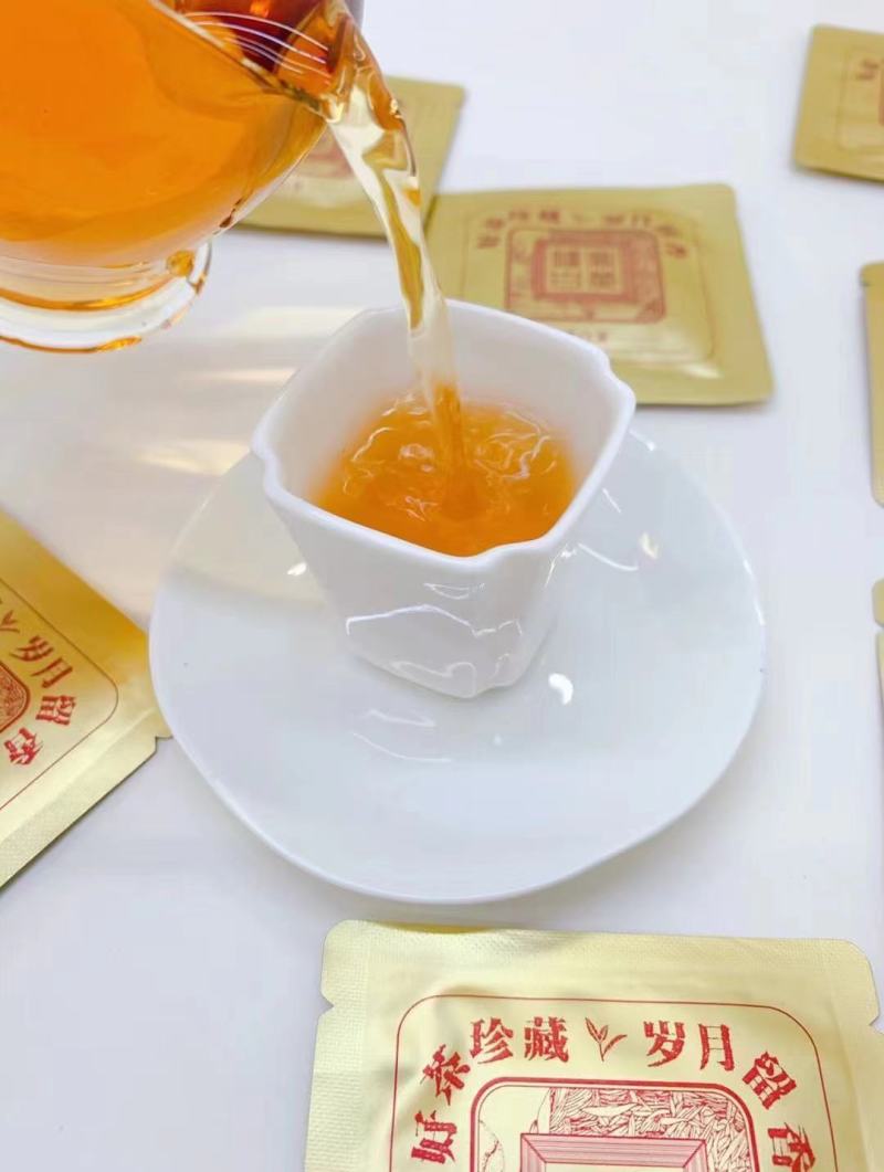 珍藏老白茶岁月留香，独立小包，紧锁茶香，口感鲜爽香气清醇