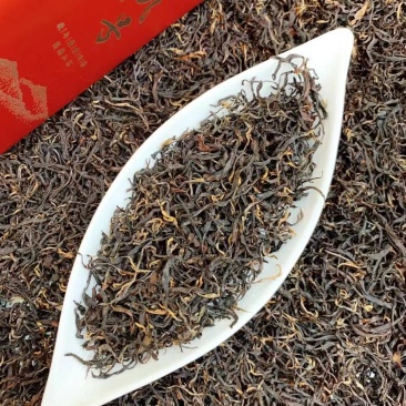 英红九号新品荒野款岩茶，干甜香纯，入口回甘