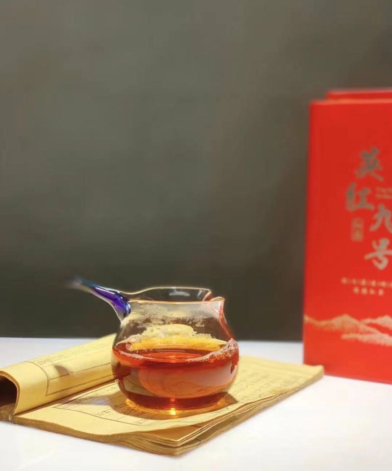 英红九号新品荒野款岩茶，干甜香纯，入口回甘
